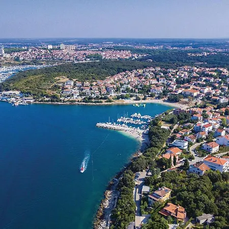 3 Bedroom Amazing In Apartment Pjescana Uvala