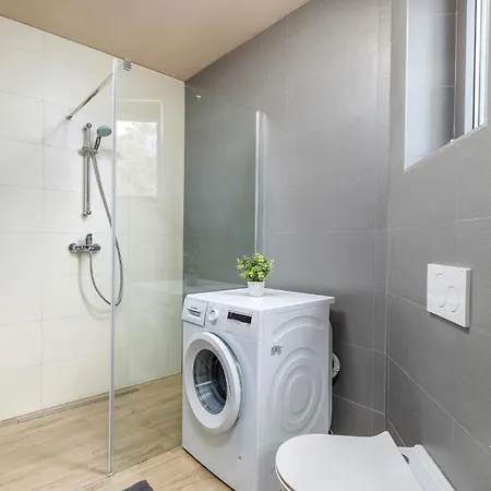 3 Bedroom Cozy In *