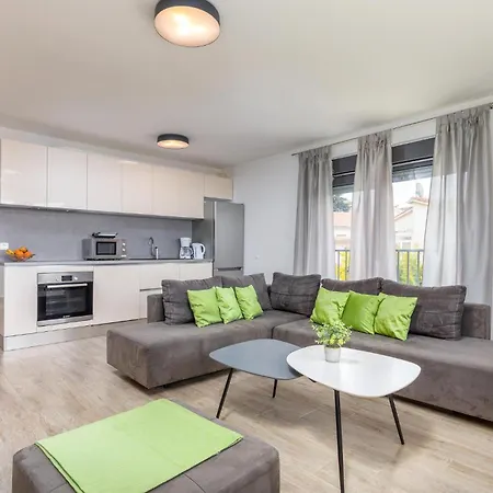 3 Bedroom Cozy In * Pjescana Uvala
